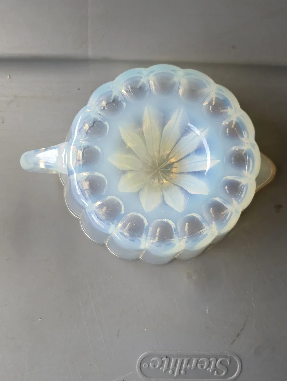 VINTAGE Fry Opalescent Ribbed Glass Citrus Reamer Juicer/Heat Resistant 1967